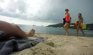 Mädchen mit großen T ...
