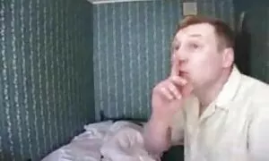 Zwei süße Mädchen re ...